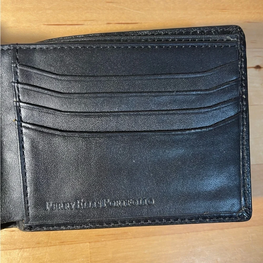 Perry Ellis Portfolio Genuine Leather bifold men's wallet